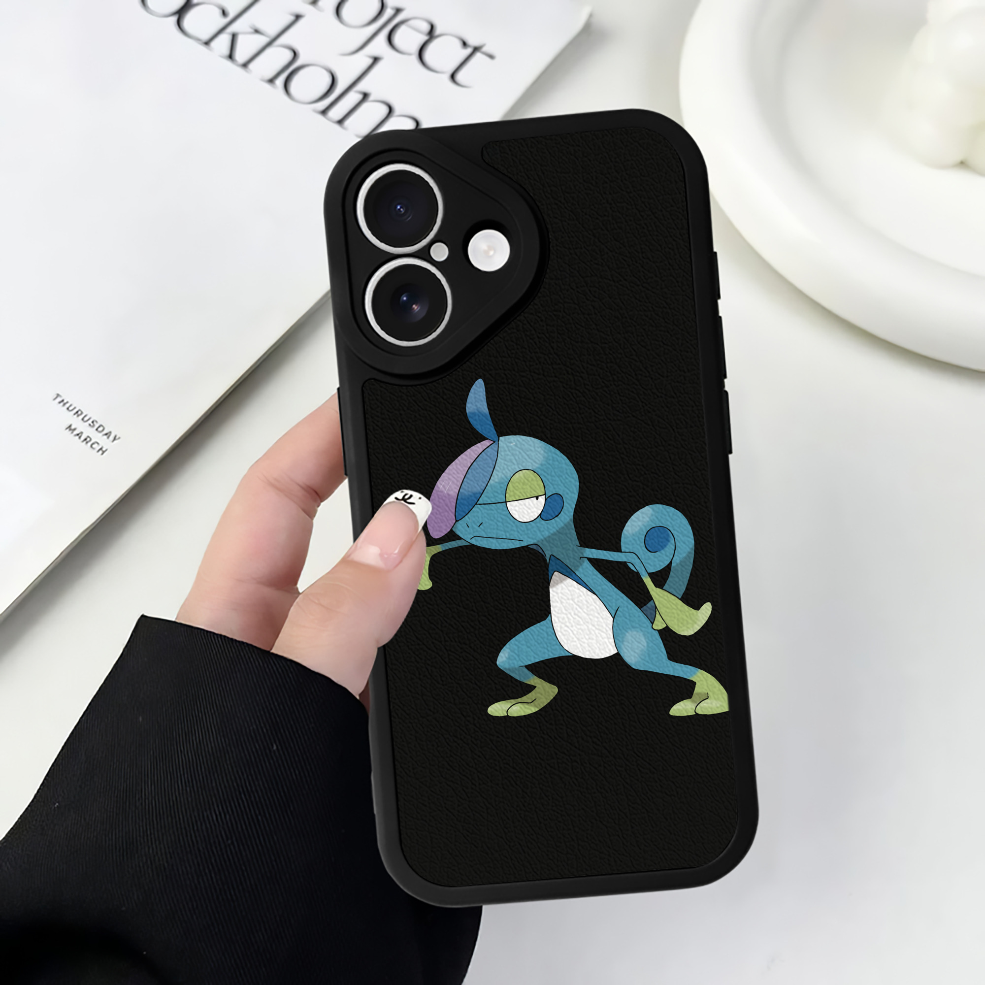（画像用） ポケットモンスター Pokémon 【iPhone 16シリーズ対応】シリコンスマホケース（レザー調） 材質：シリコン